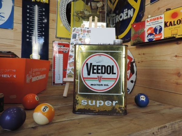 Bidon d'huile Veedol