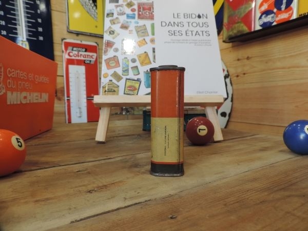 Bidon d'insecticide Esso