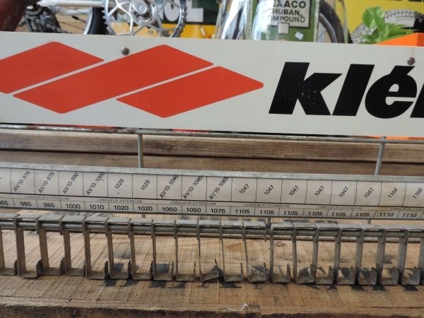 Présentoir à courroies Kléber