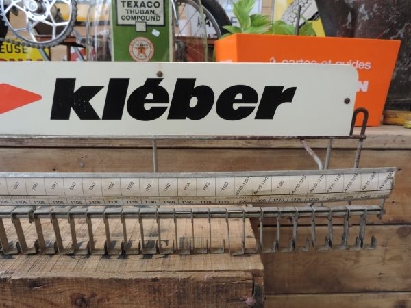Présentoir à courroies Kléber