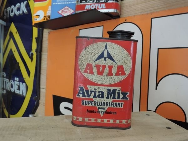 Bidon d'huile AVIA