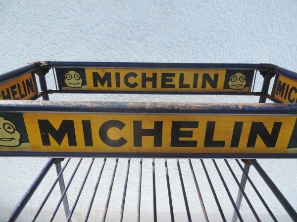Etagère Présentoir MICHELIN