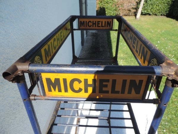 Etagère Présentoir MICHELIN
