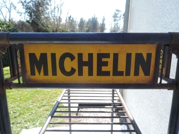 Etagère Présentoir MICHELIN