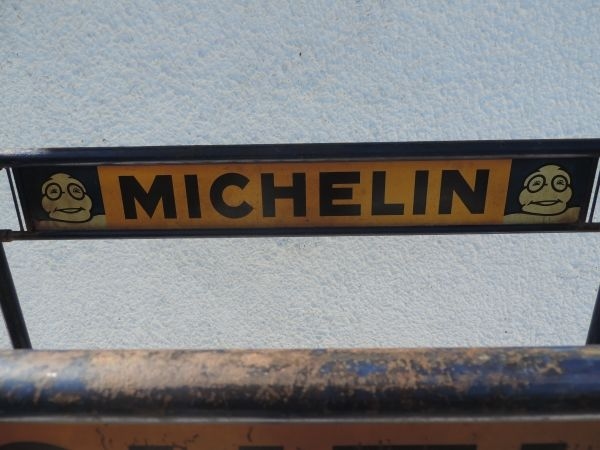 Etagère Présentoir MICHELIN