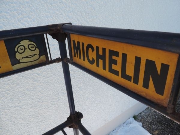 Etagère Présentoir MICHELIN