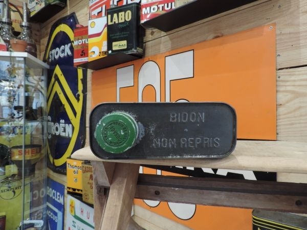 Bidon d'huile Castrol