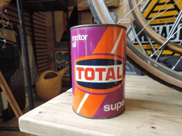 Bidon d'huile Total