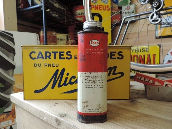 Bidon d'huile Esso