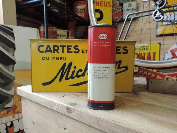 Bidon d'huile Esso