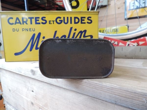 Bidon d'huile Esso