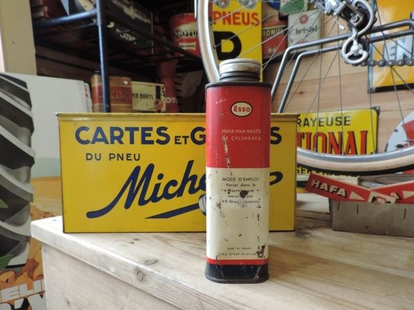 Bidon d'huile Esso