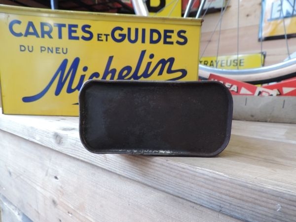Bidon d'huile Esso