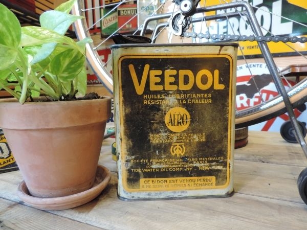 Bidon d'huile Veedol