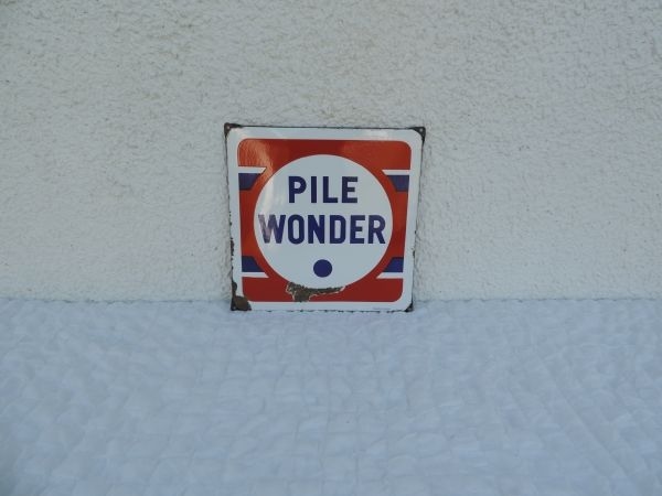 Plaque émaillée PILE WONDER