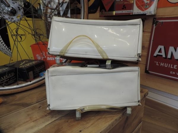 Saccoches blanches vintage