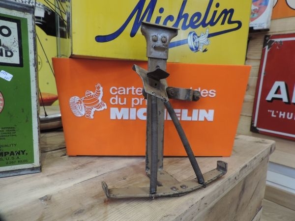 Support pour bidon d'huile 2 litres