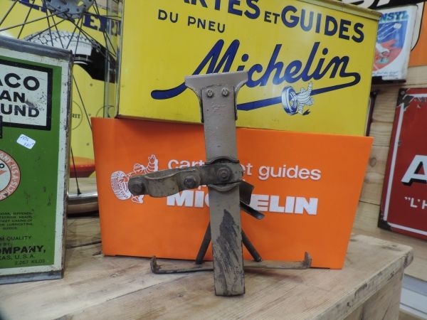 Support pour bidon d'huile 2 litres