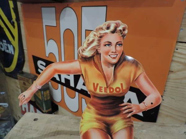 Pin-up Veedol