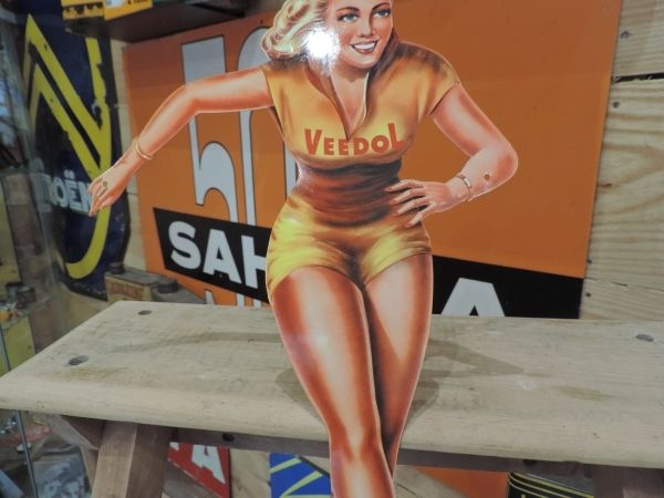 Pin-up Veedol