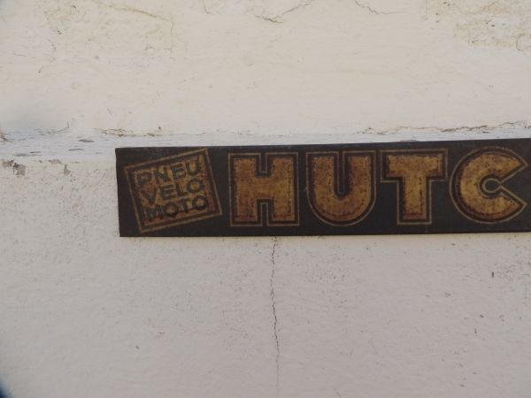 Bandeau publicitaire Hutchinson