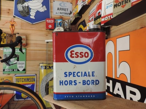 Bidon d'huile Esso