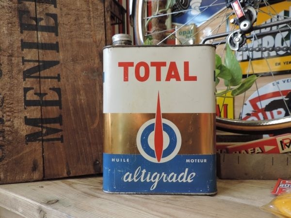 Bidon d'huile TOTAL