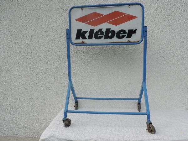 Présentoir à pneus Kléber