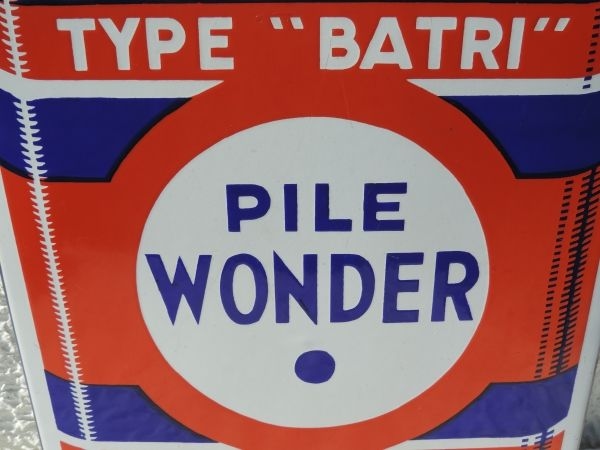 Plaque émaillée Pile Wonder