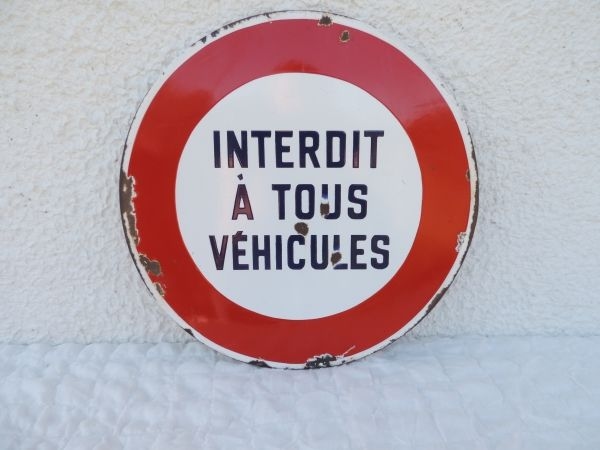 Panneau de signalisation émaillé