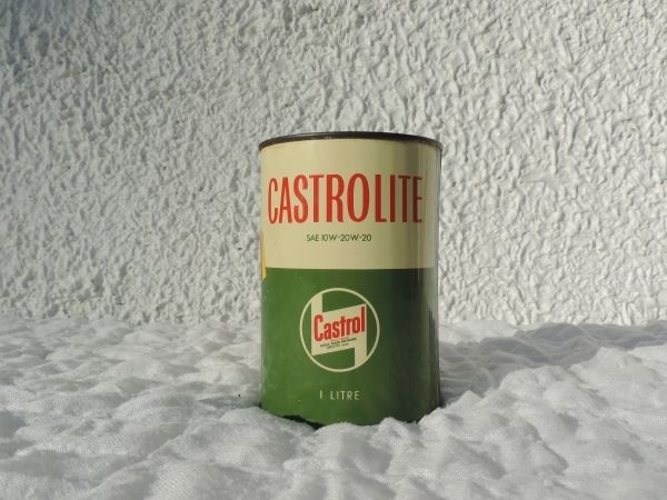 Bidon d'huile Castrol