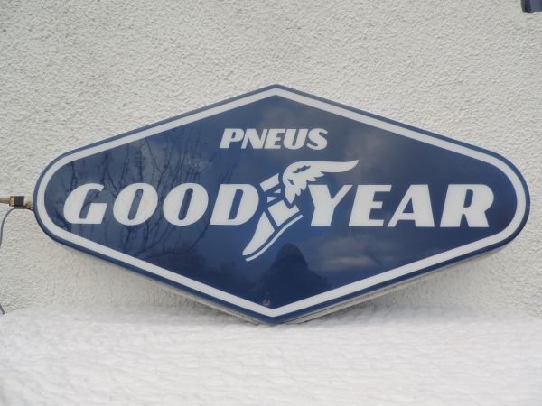 Enseigne lumineuse GOOD YEAR