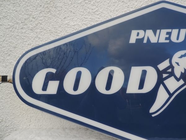 Enseigne lumineuse GOOD YEAR