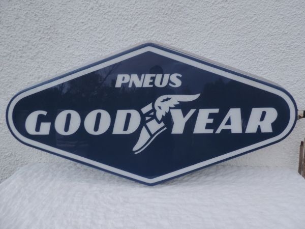 Enseigne lumineuse GOOD YEAR