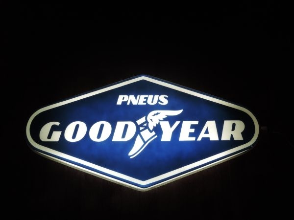 Enseigne lumineuse GOOD YEAR