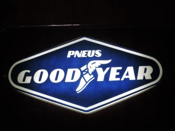 Enseigne lumineuse GOOD YEAR