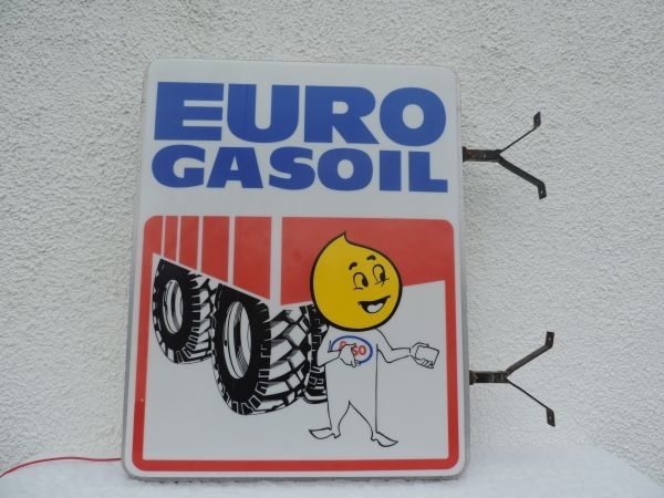 Enseigne lumineuse ESSO