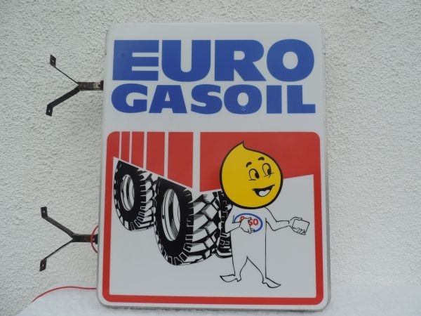 Enseigne lumineuse ESSO