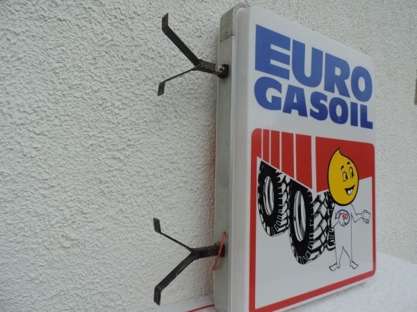 Enseigne lumineuse ESSO