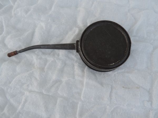 Burette ancienne platte
