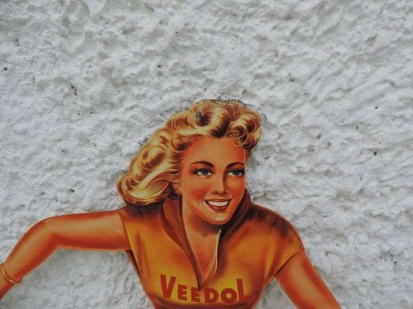 Pin-up VEEDOL
