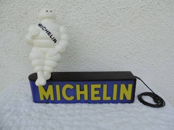 Enseigne lumineuse MICHELIN