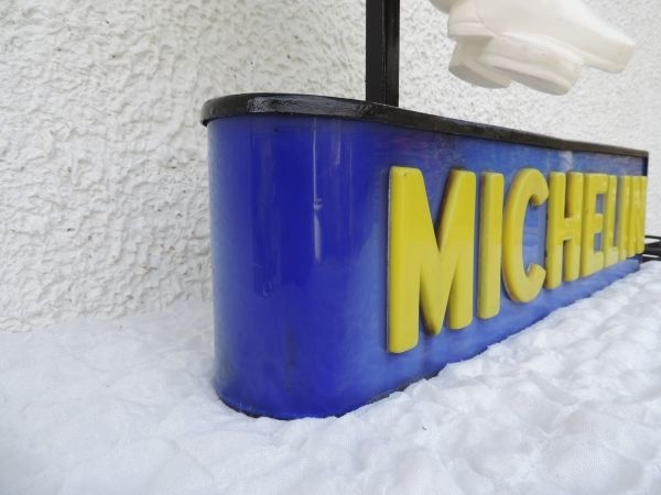 Enseigne lumineuse MICHELIN