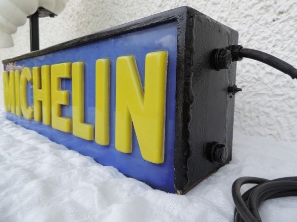 Enseigne lumineuse MICHELIN