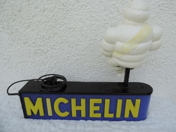 Enseigne lumineuse MICHELIN