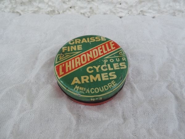 Boite publicitaire L'Hirondelle