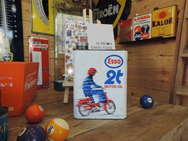 Bidon d'huile Esso
