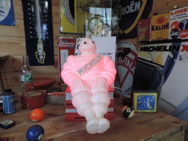 Lampe Michelin sur Guides rouges