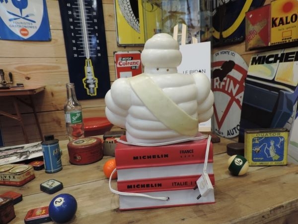 Lampe Michelin sur Guides rouges