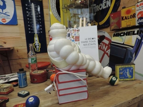 Lampe Michelin sur Guides rouges